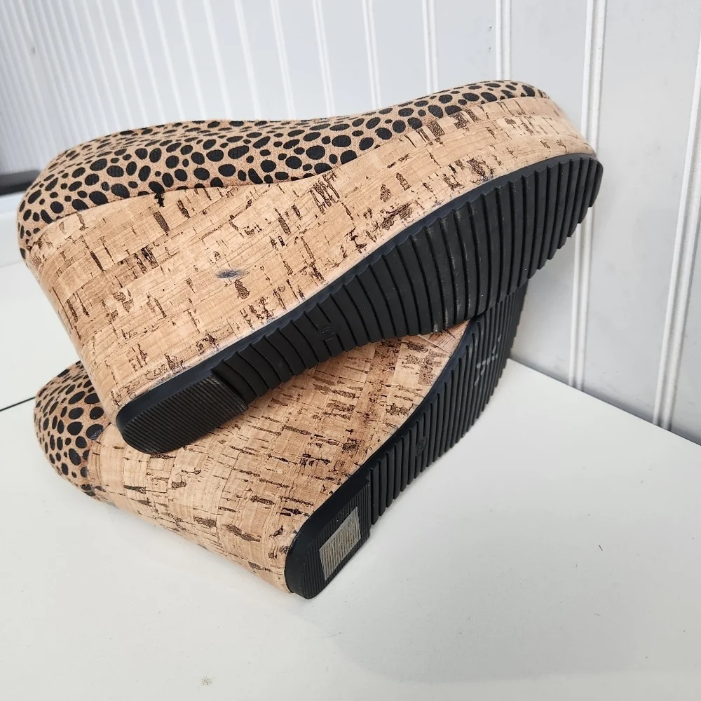 Women Pumps Platform 2in on front 4in on back of shoe High Heels size 9.5